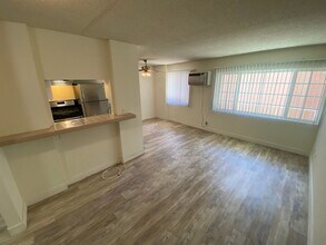 3730 S Sepulveda Blvd, Unit 102 in Los Angeles, CA - Foto de edificio - Building Photo