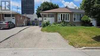 58 Marlin Ct in Newmarket, ON - Building Photo