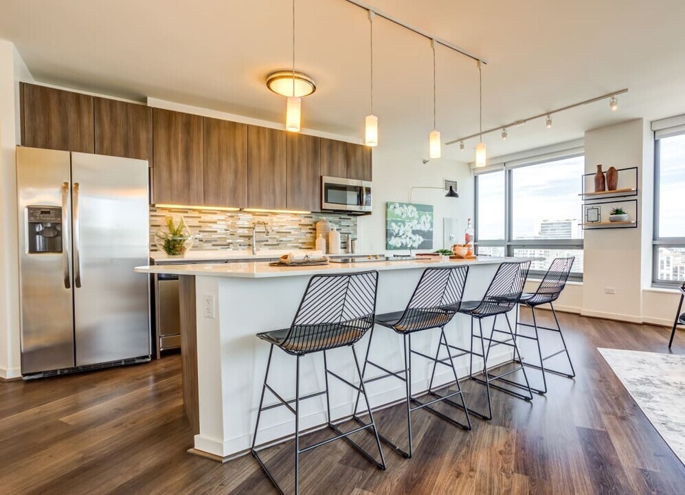 353 W Hubbard St, Unit 1003 in Chicago, IL - Foto de edificio
