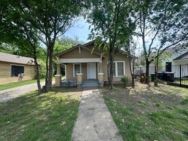 2112 McKenzie Ave in Waco, TX - Building Photo