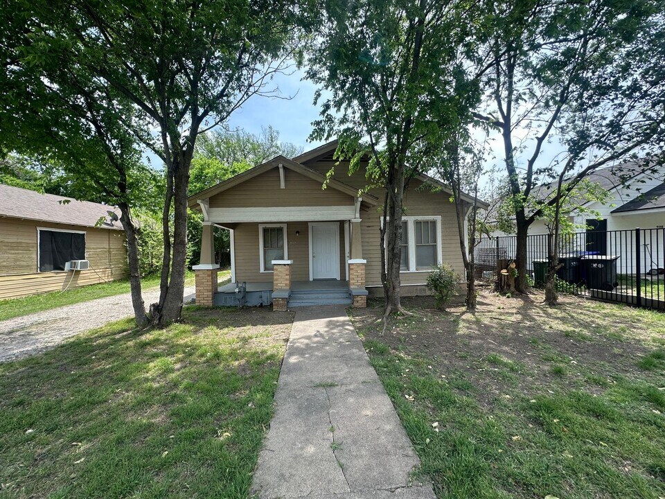 2112 McKenzie Ave in Waco, TX - Building Photo