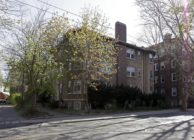 33 Concord Ave in Cambridge, MA - Building Photo - Building Photo