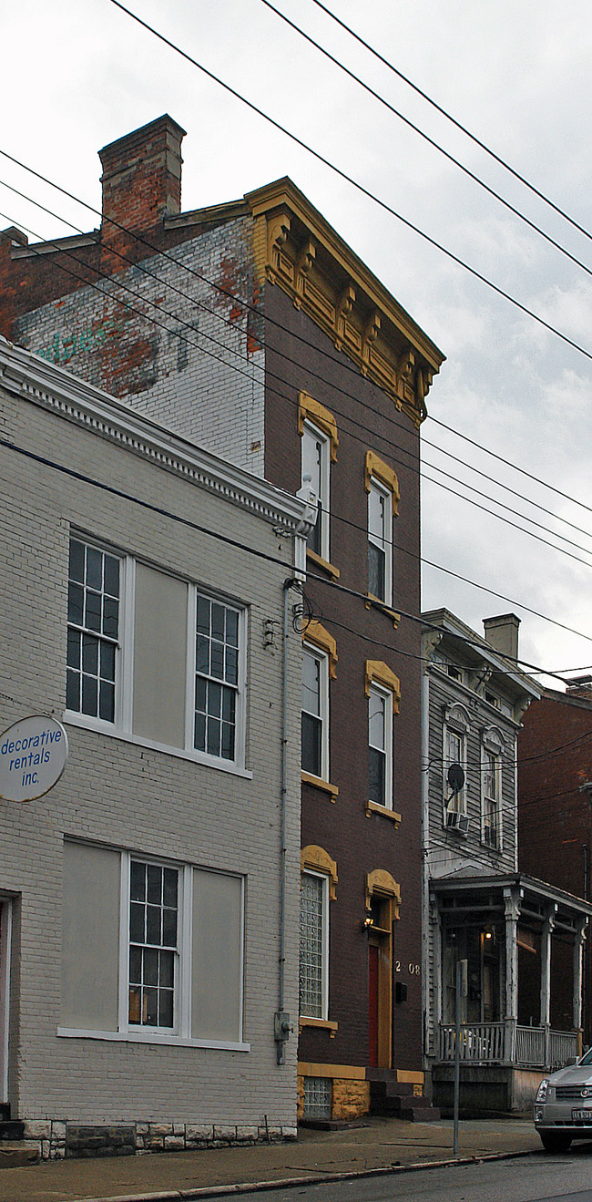 2708 W McMicken Ave in Cincinnati, OH - Building Photo - Building Photo