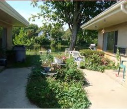 River Park Villa Apartments in Elkhart, IN - Foto de edificio - Building Photo