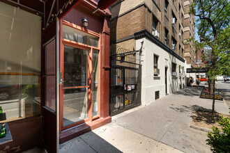 105 Christopher St in New York, NY - Building Photo - Building Photo