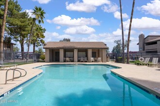 533 W Guadalupe Rd in Mesa, AZ - Foto de edificio - Building Photo