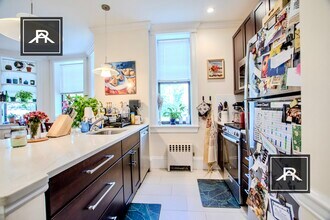 1340 Commonwealth Ave, Unit 1 in Boston, MA - Foto de edificio - Building Photo