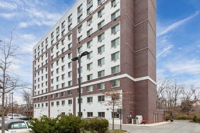 The Woodlands in Bronx, NY - Building Photo - Building Photo