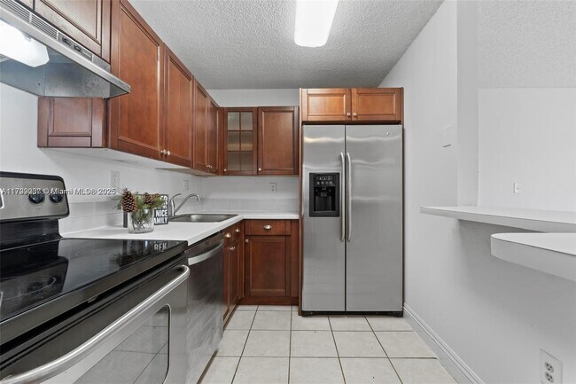 15600 SW 80th St, Unit L-203 in Miami, FL - Building Photo - Building Photo