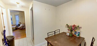 216 Freeman St, Unit 2 in Brookline, MA - Building Photo