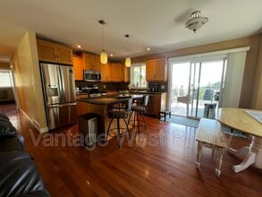 426 Clifton Rd in Kelowna, BC - Building Photo - Building Photo