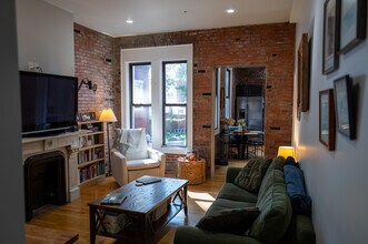 18 Perrin St, Unit 1 in Boston, MA - Building Photo - Building Photo