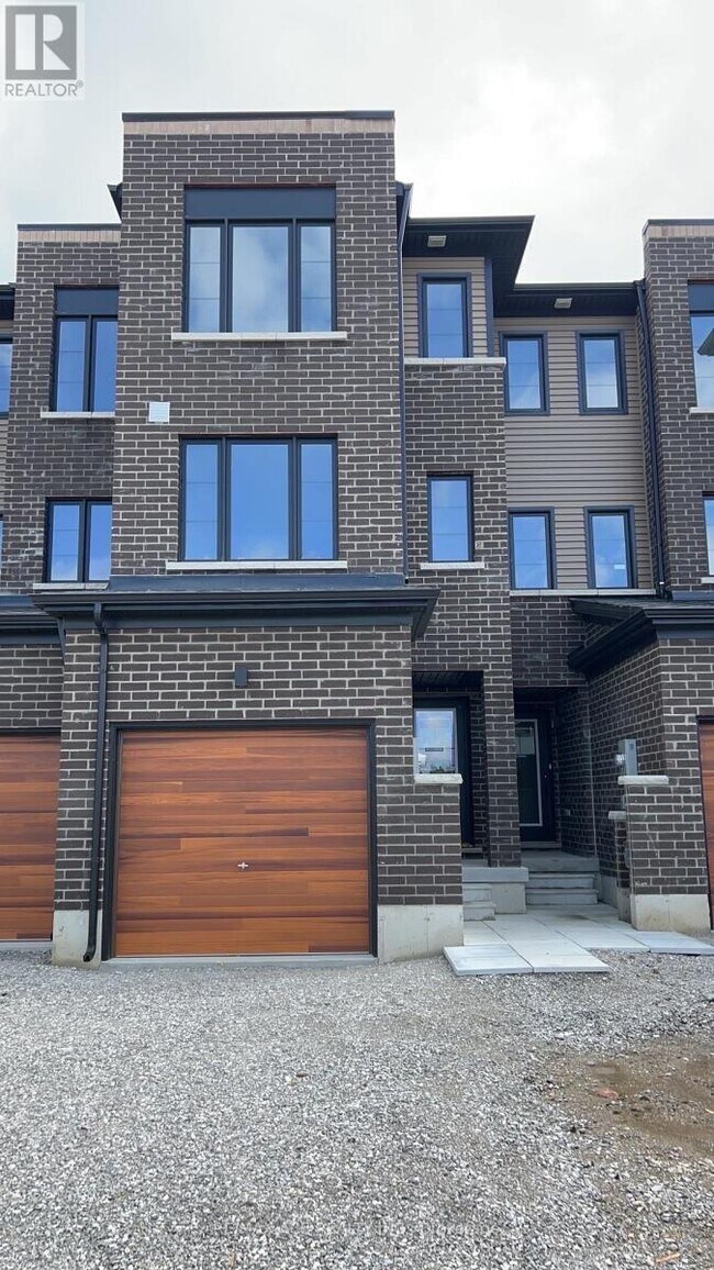 17 Tobias Ln in Barrie, ON - Building Photo - Building Photo