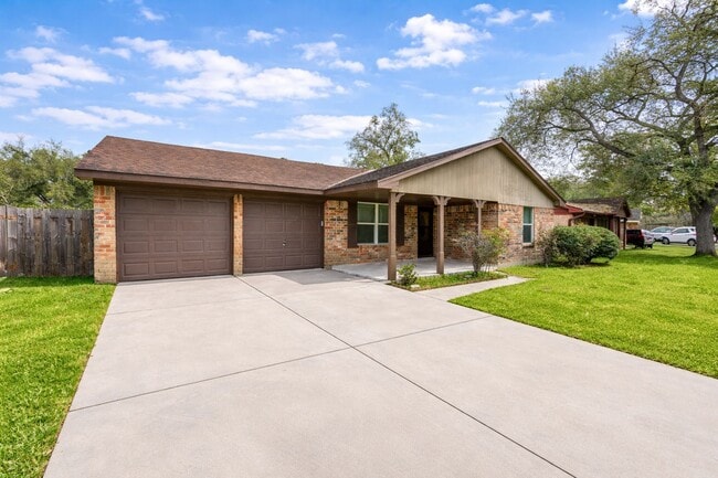 12510 Hunting Brook Dr in Houston, TX - Building Photo - Building Photo