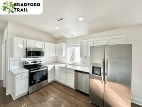 1215 Corporate Dr in Adrian, MI - Building Photo - Building Photo