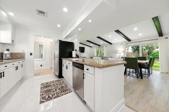 556 SW 24th Ave in Boynton Beach, FL - Building Photo - Building Photo