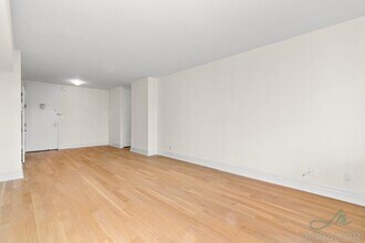 145 W 67th St in New York, NY - Building Photo - Building Photo