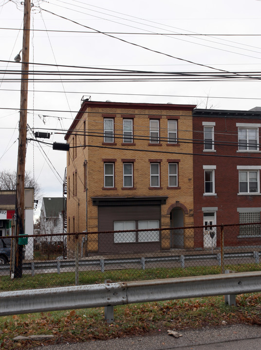 2850 Broadway Ave in Pittsburgh, PA - Foto de edificio