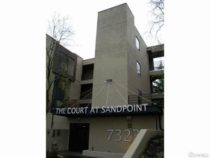 7323 Sand Point Way NE in Seattle, WA - Building Photo