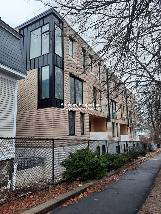 60 Cameron St, Unit 5 in Brookline, MA - Building Photo