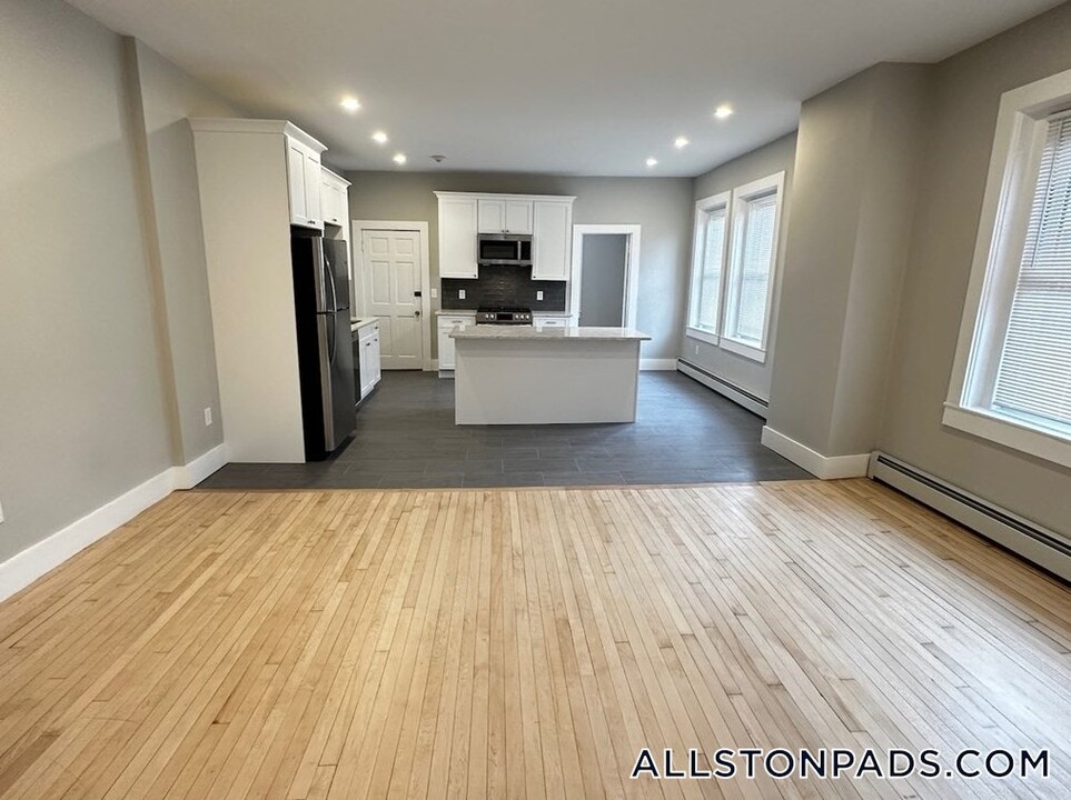 1284 Commonwealth Ave in Boston, MA - Building Photo