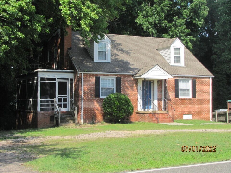 7609 Woodman Rd-Unit -Unit 2 - Upstairs Apartment in Richmond, VA - Building Photo