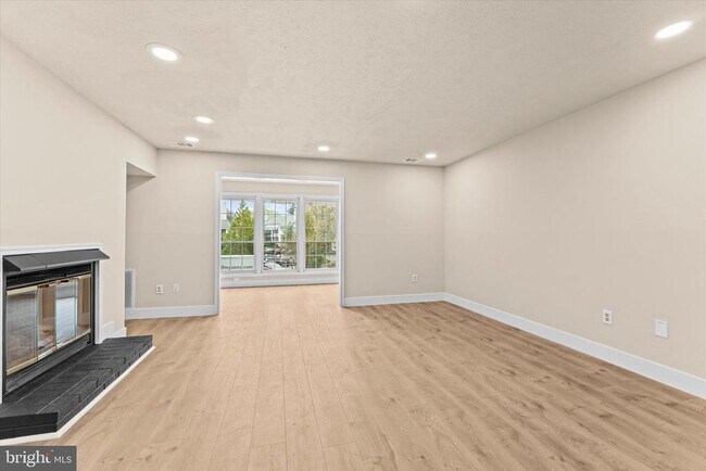 10066 Oakton Terrace Rd-Unit -10066 in Oakton, VA - Building Photo - Building Photo