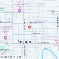 618 S Milam St in Seguin, TX - Building Photo