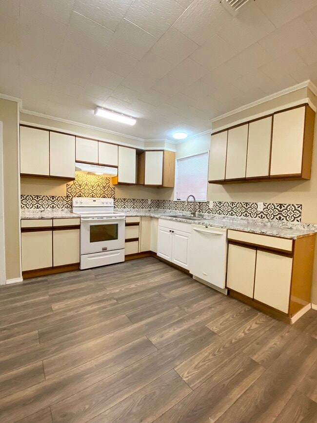 322 Fontelieu Dr in New Iberia, LA - Building Photo - Building Photo