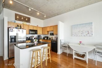 1000 N Kingsbury St, Unit 0606 in Chicago, IL - Building Photo - Building Photo