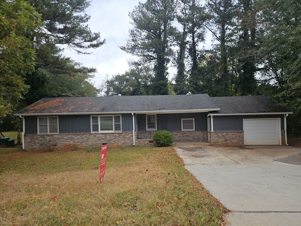 2695 Sandtown Rd SW in Marietta, GA - Building Photo