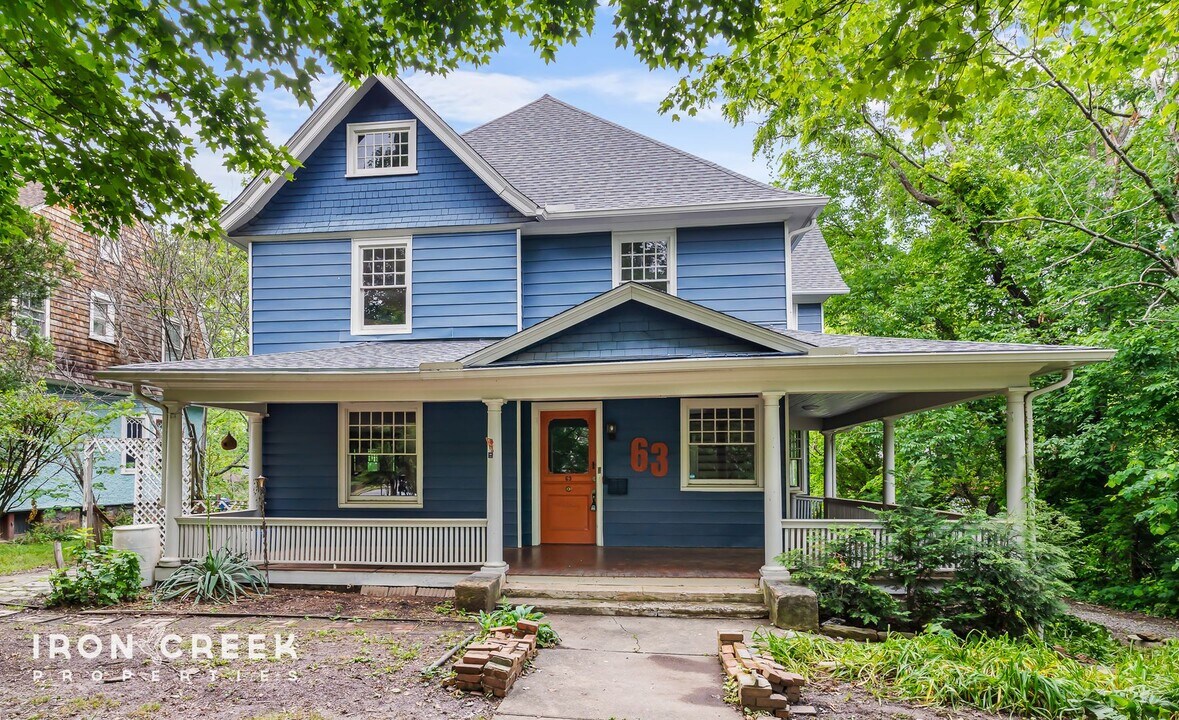 63 Cumberland Ave in Asheville, NC - Building Photo