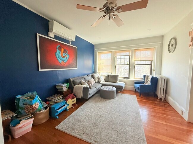 1584 Beacon St in Brookline, MA - Building Photo - Building Photo