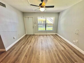 10055 NW 4th St in Pembroke Pines, FL - Building Photo - Building Photo