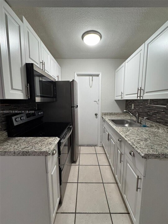 2331 Adams St in Hollywood, FL - Building Photo