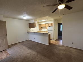 Mountain View Apartments in Mesa, AZ - Building Photo - Building Photo