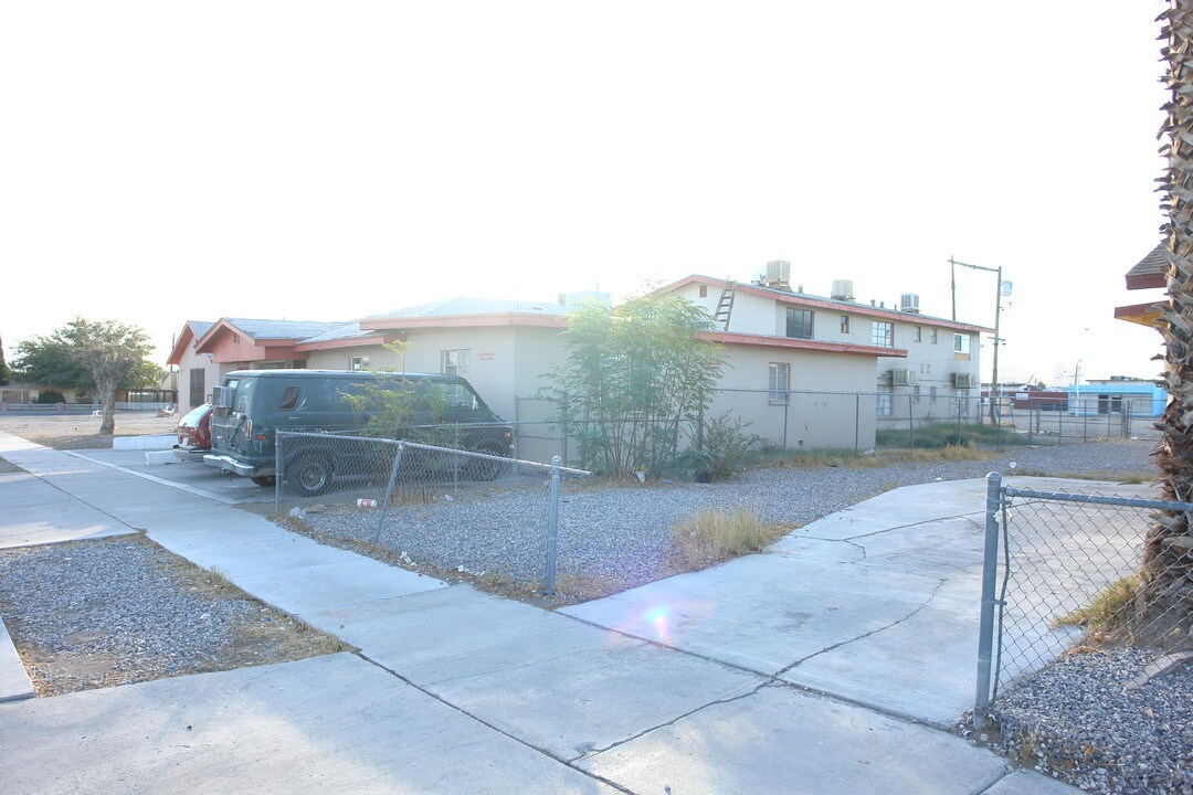 409 W Van Buren Ave in Las Vegas, NV - Building Photo