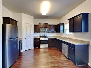 4013 Clay Ct SE in Conyers, GA - Foto de edificio - Building Photo