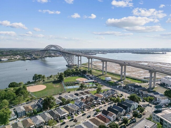 133 W 4th St in Bayonne, NJ - Building Photo - Building Photo