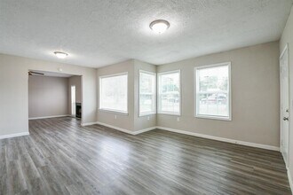 319 Rustic Dr in Pasadena, TX - Foto de edificio - Building Photo