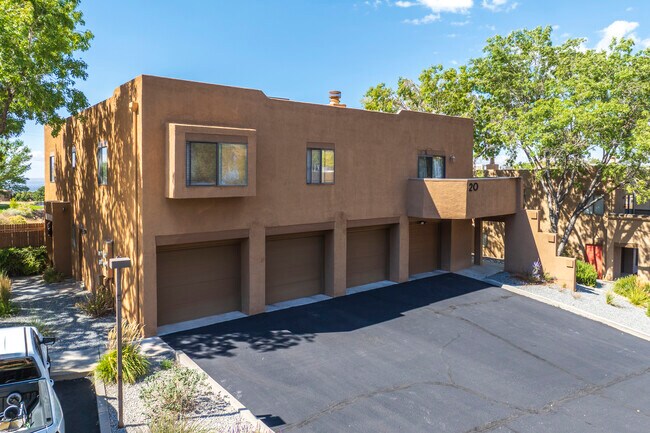 Vista Del Rey Condominiums in Albuquerque, NM - Building Photo - Primary Photo