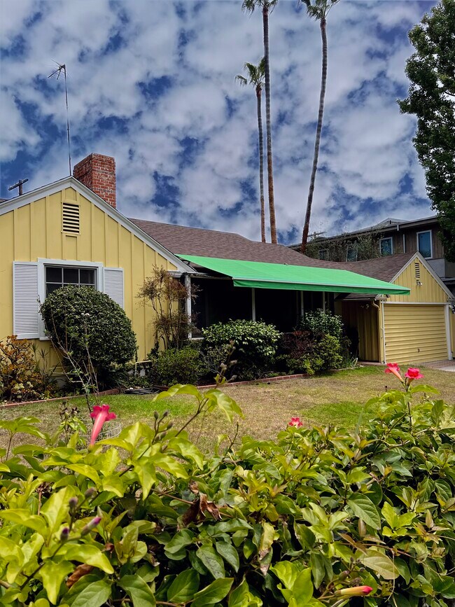 1142 Charm Acres Plz Rentals in Pacific Palisades, CA