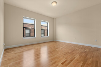 16 Peterborough St, Unit 503 in Boston, MA - Building Photo - Building Photo