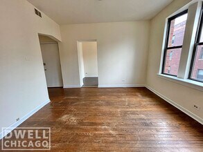 2315 N Kedzie Blvd, Unit 3145-2 in Chicago, IL - Foto de edificio - Building Photo