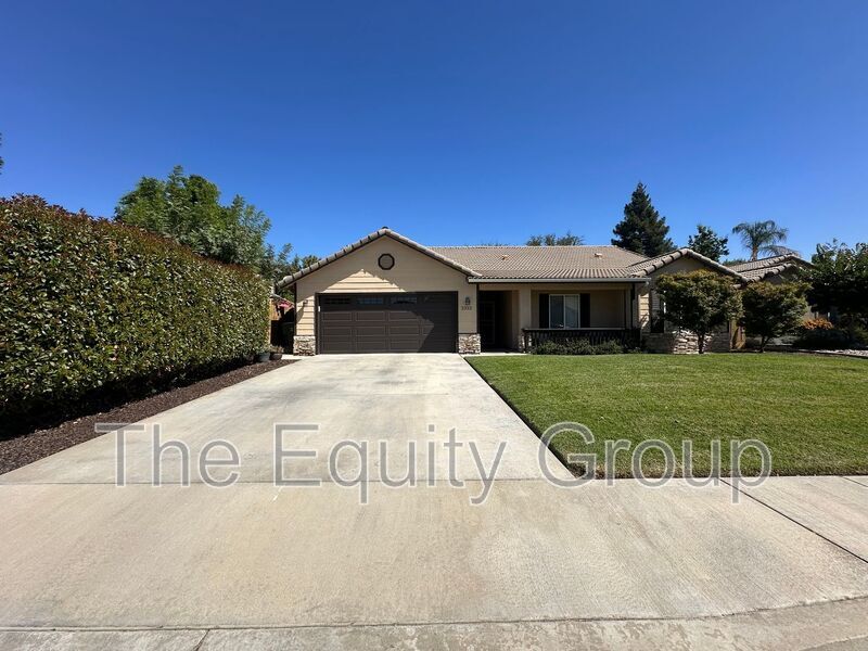 2322 E Beech Ct in Visalia, CA - Building Photo