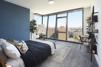 One Hundred Above the Park in St. Louis, MO - Foto de edificio - Building Photo