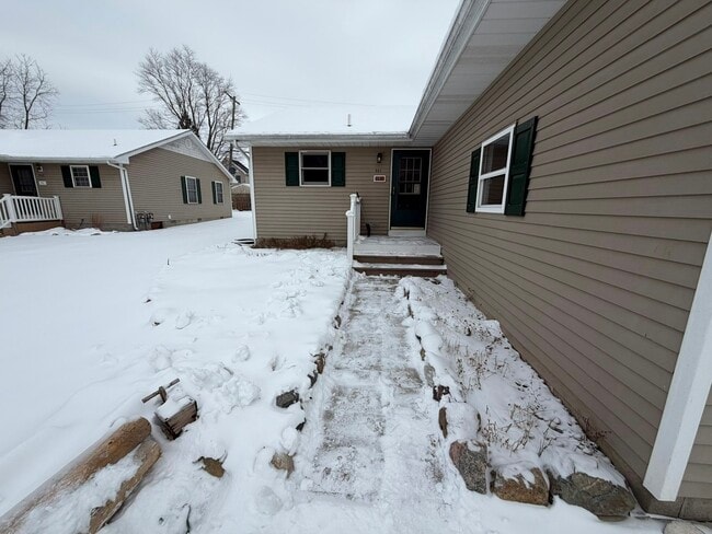 801 S 15th St in St Clair, MI - Building Photo - Building Photo