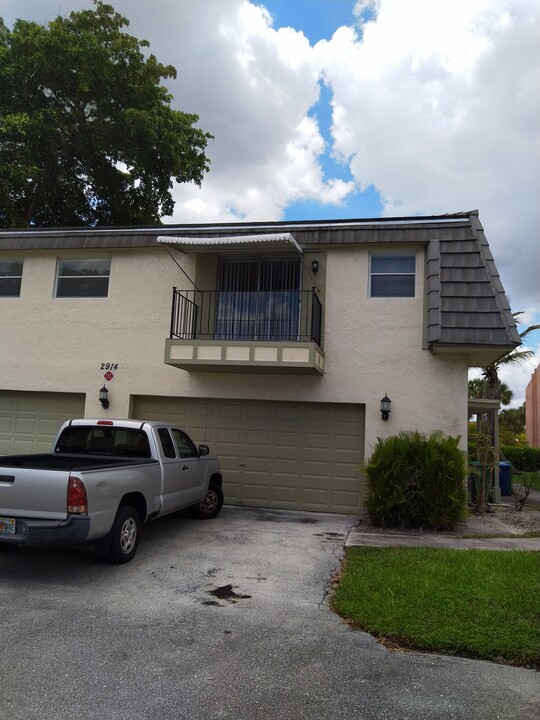 2914 NW 89th Ter, Unit 4 in Coral Springs, FL - Building Photo