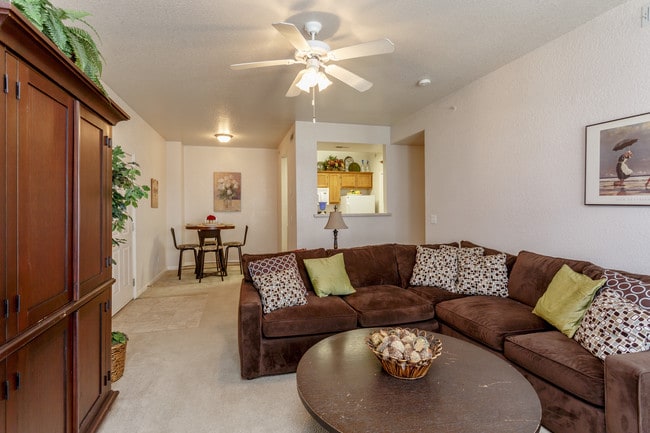 Chase Court in Lawrence, KS - Foto de edificio - Interior Photo