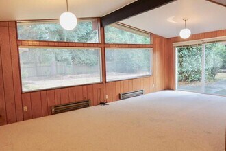 13305 SE 42nd St in Bellevue, WA - Building Photo - Building Photo